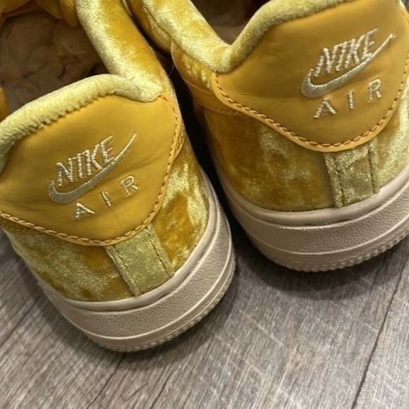 Nike Air Yellow crushed velvet Air Force 1 sneakers size kids 4.5 /women’s 6.5 - Picture 5 of 11